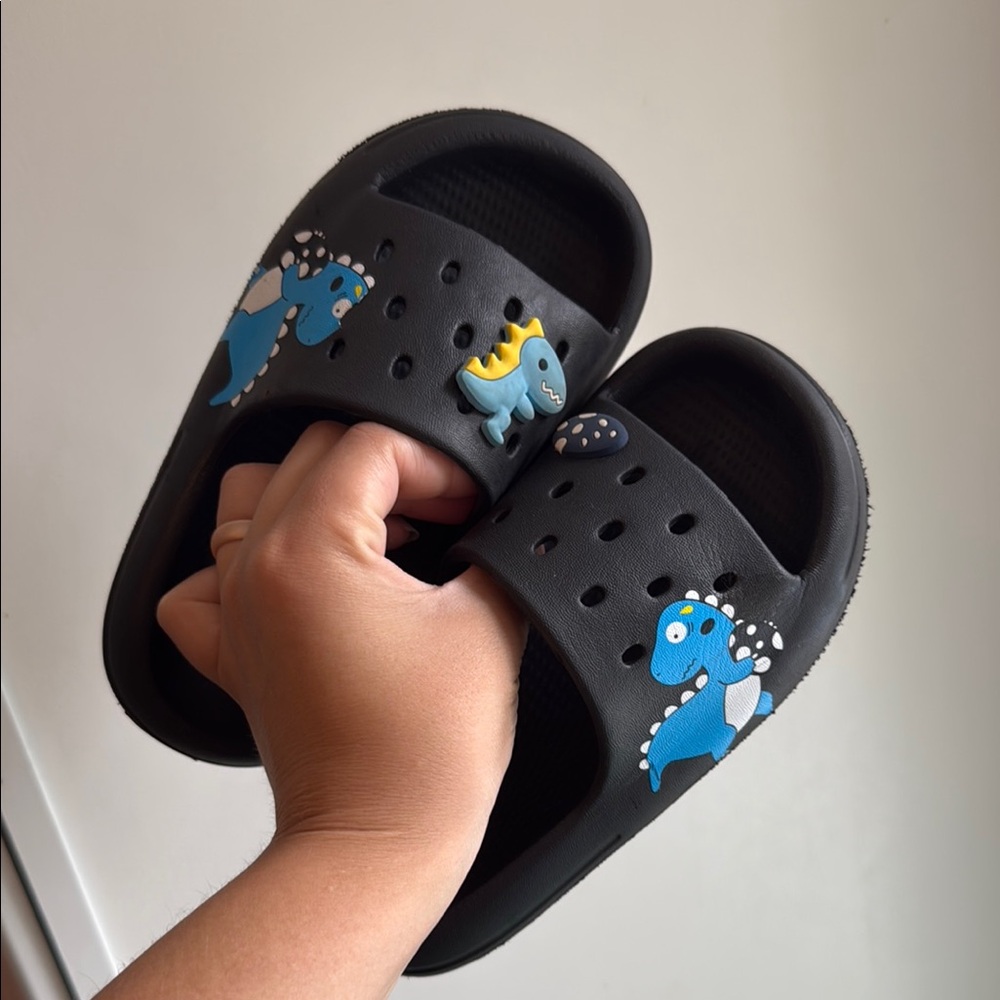 Dinosaur boys foam sandals